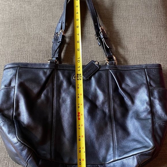 Ladies Coach handbag - Picture 9 of 14